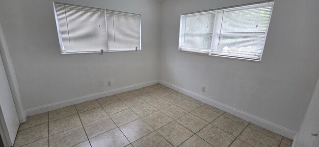 Photo - 4011 Woodside Dr
