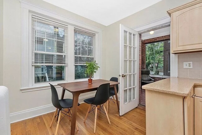 Photo - WOW!!! NO FEE AND VERY NICE 2 BED AVAILABLE 9/1