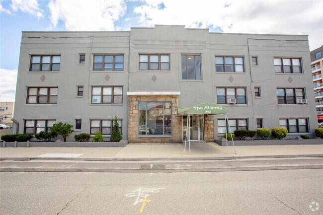 Building Photo - 302 E Broadway Unit 1F Rental