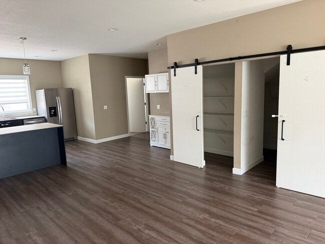 3037 Bluestem Trl