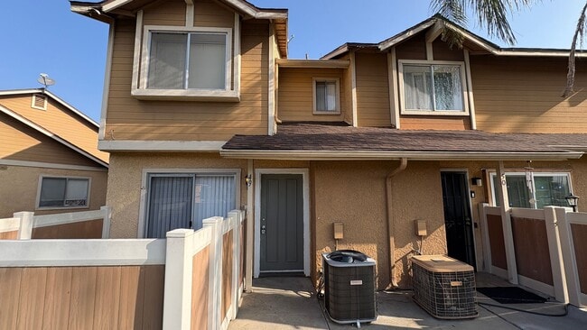 Building Photo - 3 Bedroom Condominium for Rent