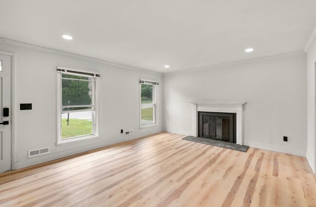 Photo - 577 Brook Rd