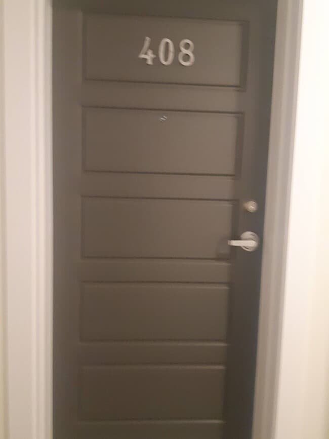 Building Photo - 85 Fieldstone Ct Unit 408