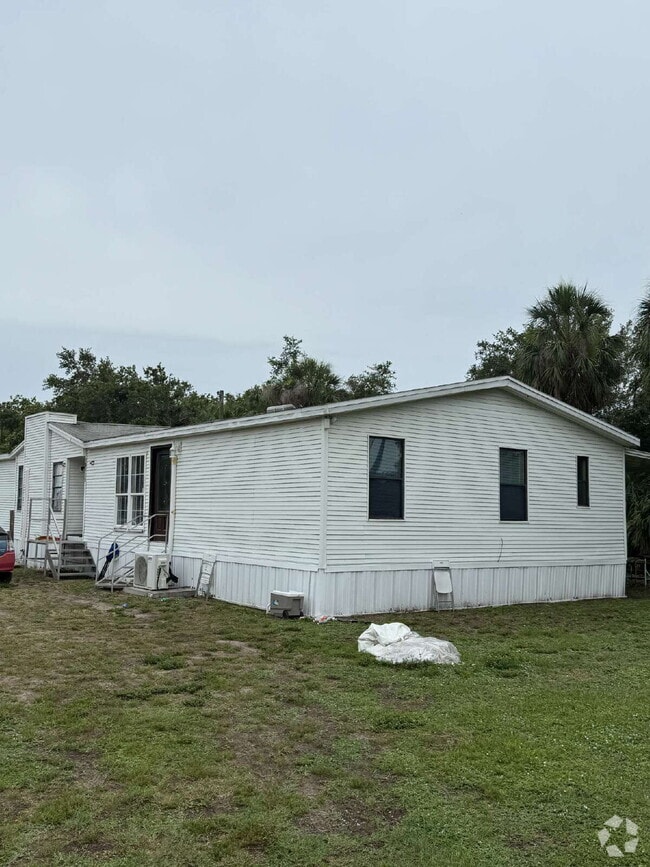 Building Photo - "Charming 1-Bedroom Retreat with Full & Ha... Unit B Rental