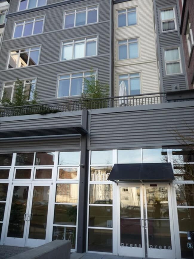 Building Photo - 1610 Belmont Ave Unit 513
