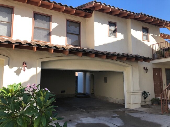 Attached Garage - 631 S Glassell St Townhome