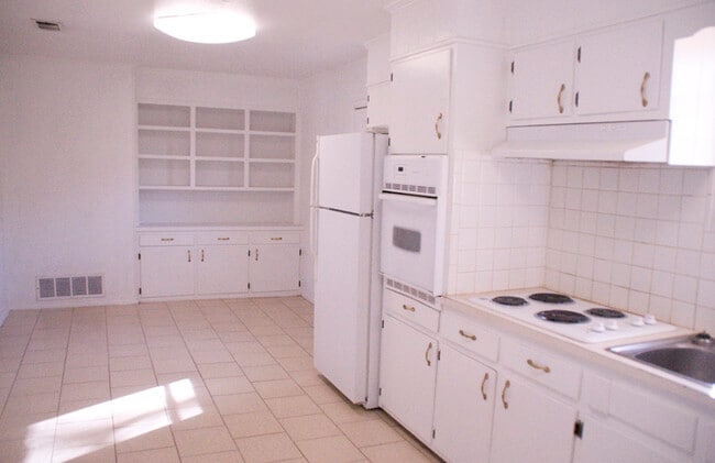Photo - 590 N Donna Ave