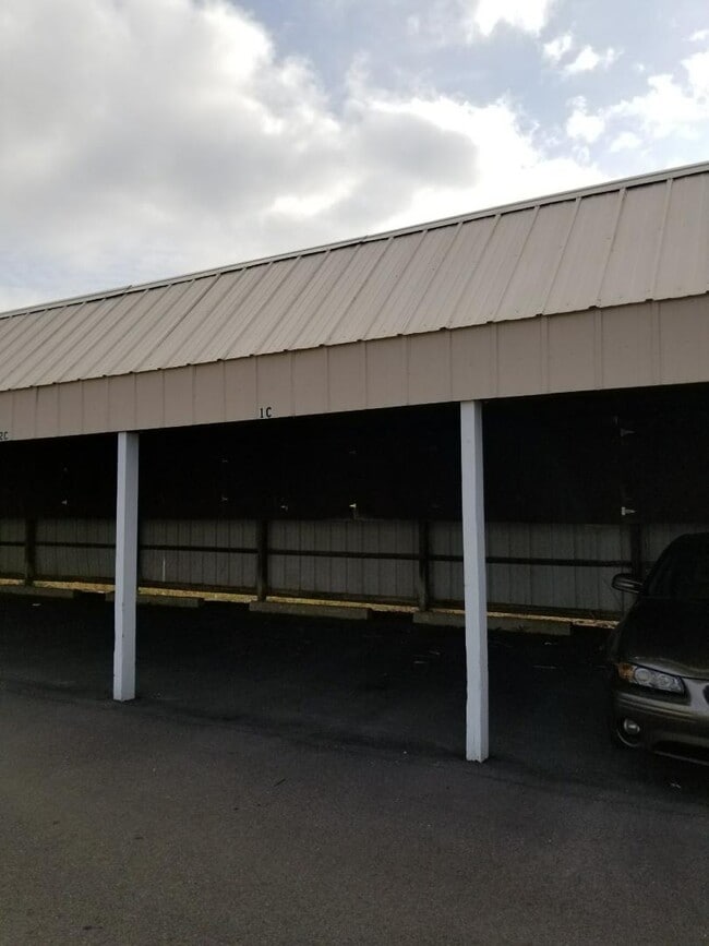 Photo - 1875 Michigan Ave