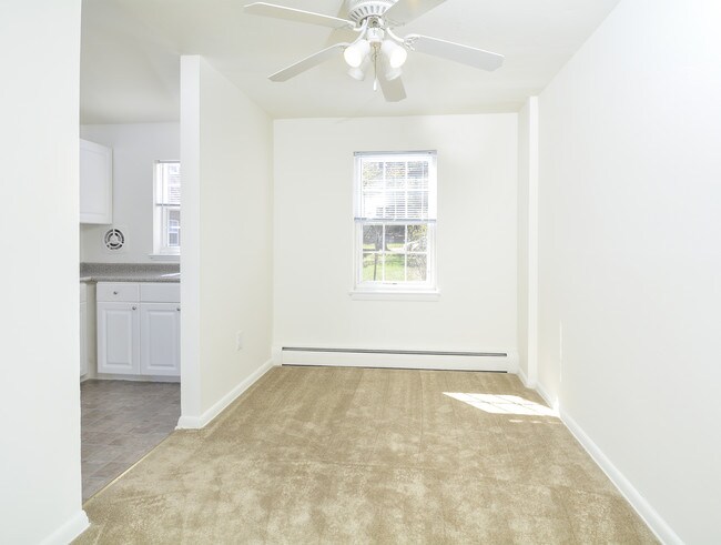 Sample Dining Room - Knollwood Apartments