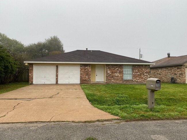 Building Photo - Charming 3 bed/2 bath home for rent in the Old River Manor subdivision in Channelview,