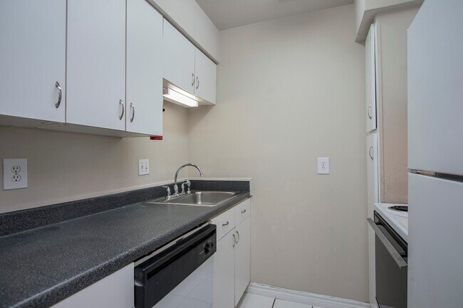 Photo - 1416 Hawthorne St Unit 6