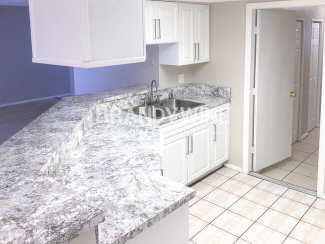 Photo - 2510 E Curtis St