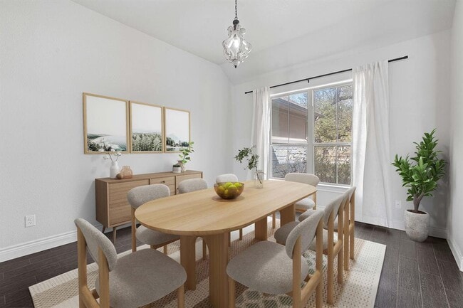 Photo - 468 Lloyd Ln