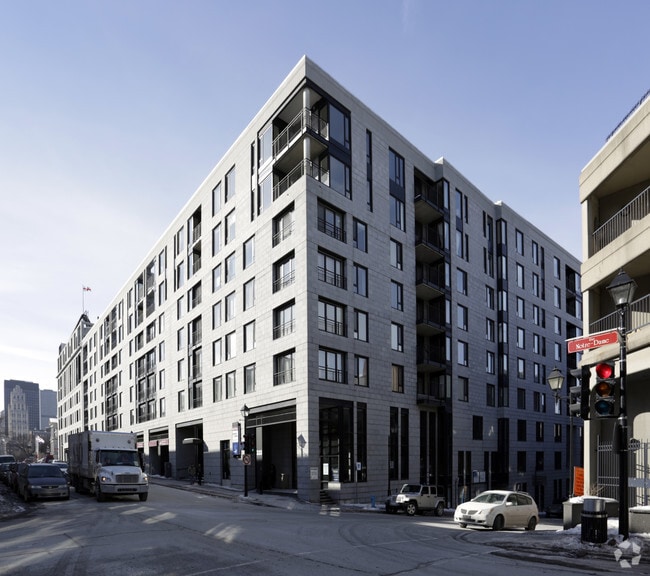 Building Photo - Complexe Chaussegros de Léry Unit 422