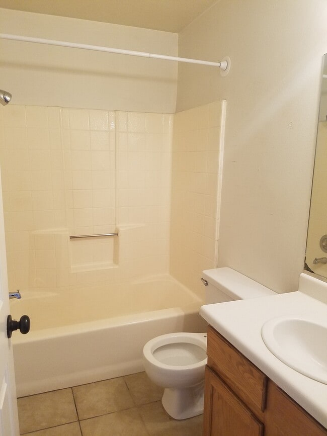 Photo - 3 Bed/2 Bath End Unit
