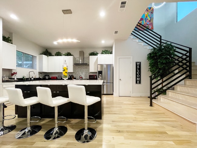 Photo - 8718 Boundbrook Ave