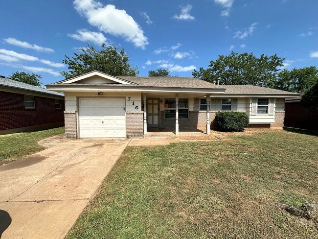 Move -in Special: 3 bed 1.5 bath with an o... - Move -in Special: 3 bed 1.5 bath with an o... House