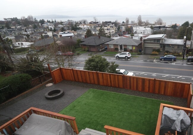 view of backyard - 5714 SW Winthrop St Unit A