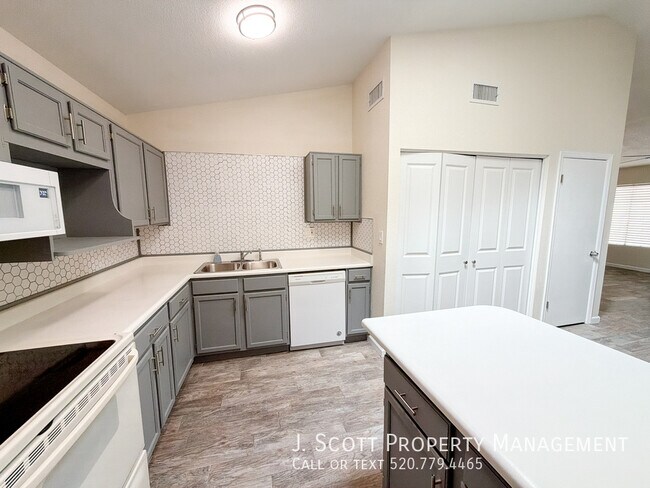 Photo - 6424 W Becker Ln