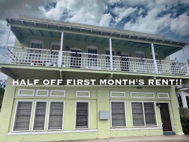Building Photo - HALF OFF FIRST MONTHS RENT SPECIAL!! Unit 4