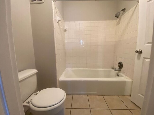 Photo - Cute & Affordable 1 Bedroom in Madison Unit Apt 1-14
