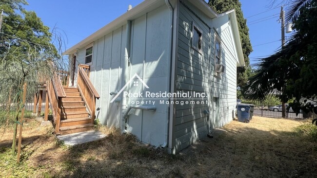 Photo - Charming 2bd/1ba House near UCD Med Center