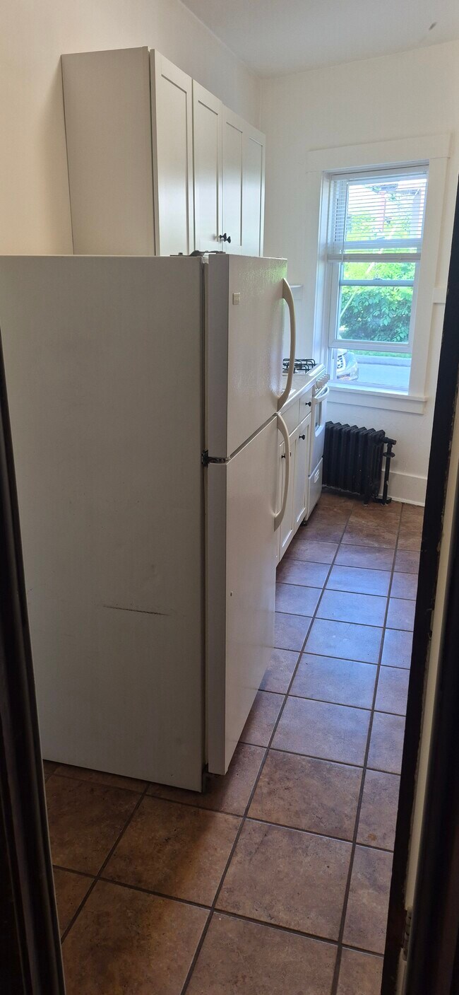 Kitchen - 155 Akron St Unit 1
