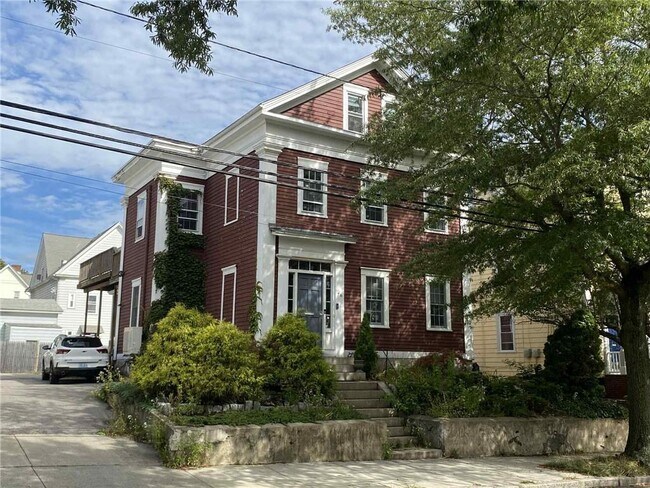 Building Photo - 76 Pitman St Unit 1 Rental