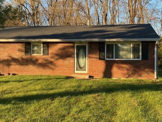 Building Photo - Welcome to this charming two-bedroom, one-bathroom double located in the heart of Springfield, OH+