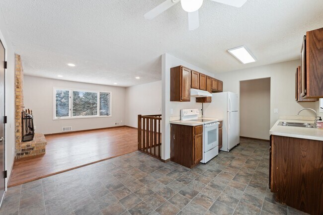 Photo - 4765 Penkwe Cir