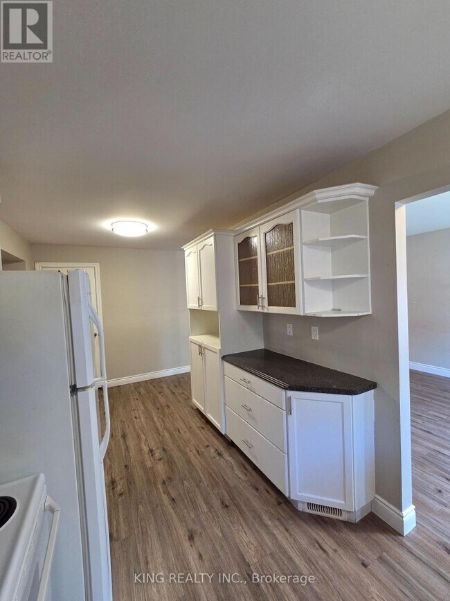 Photo - 287 Portsmouth Crescent E