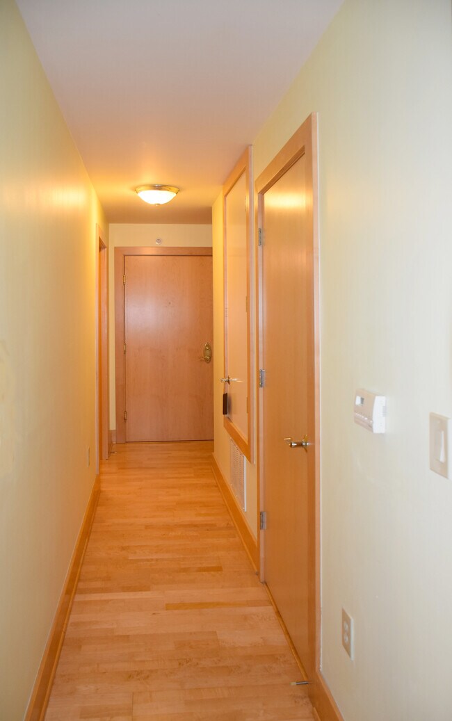 Photo - 333 W Mifflin St Unidad 5050