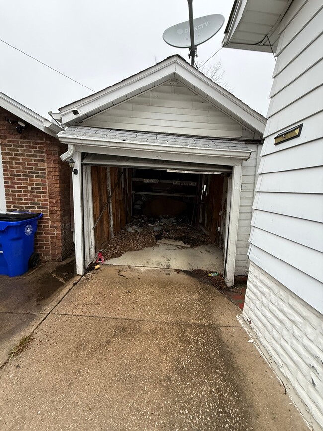 Building Photo - 1718 E Cantrell St