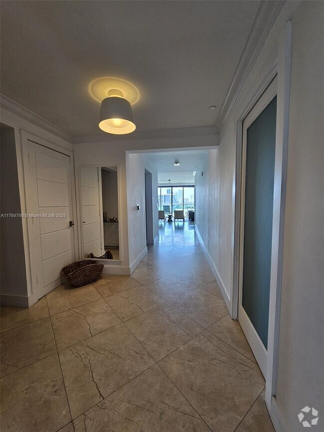 Building Photo - 3330 NE 190th St Unit 915 Rental