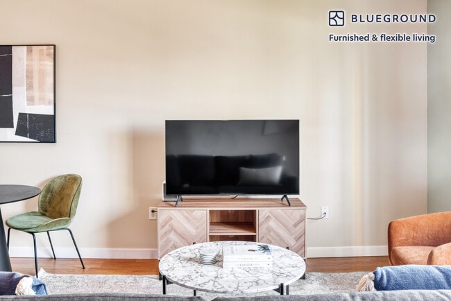 Photo - 2550 3rd Ave Unit FL7-ID418