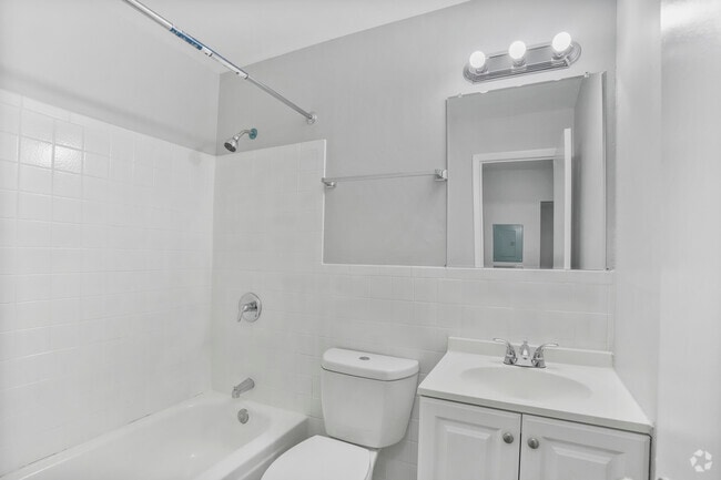 Bathroom 1BR, 1BA - 692SF