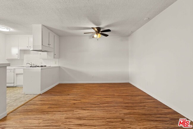 Photo - 15540 Moorpark St Unit 1