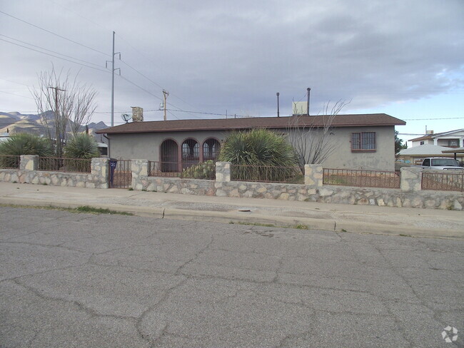 Building Photo - Northeast El Paso 3 Bed Refrig A/C Rental