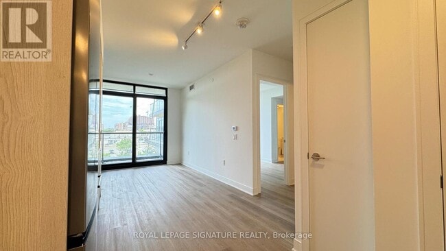 Photo - 86 Dundas St E Unit 326