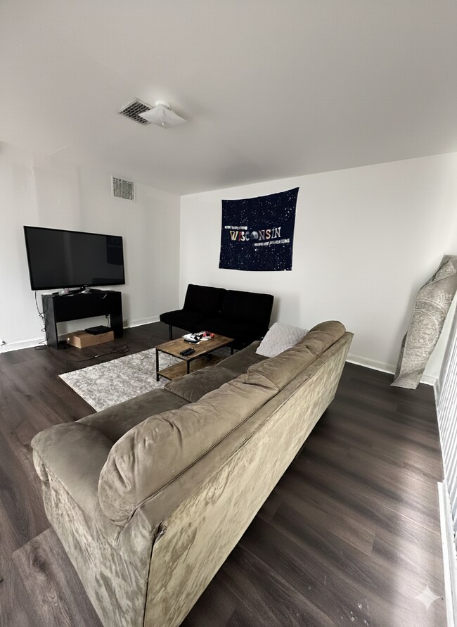 Photo - 4 Bed 1 Bath near UWEC, Water Street, and Sonnentag!