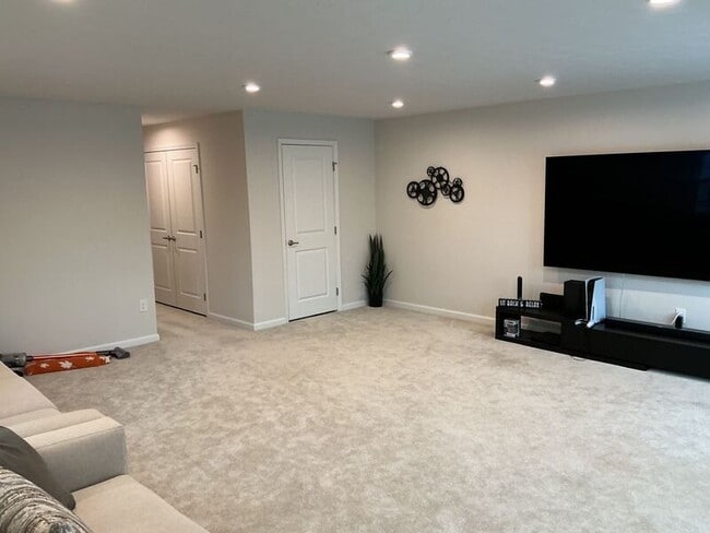 Photo - 836 Blackcomb Dr