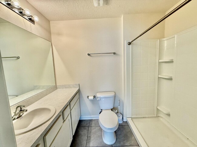 Photo - Beautiful 3/2.5 Townhome available for rent in Oakleaf