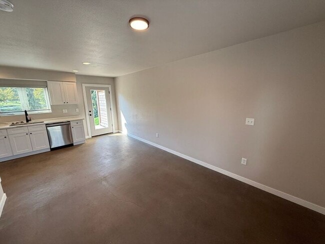 Photo - 2901 Waverly Dr SE
