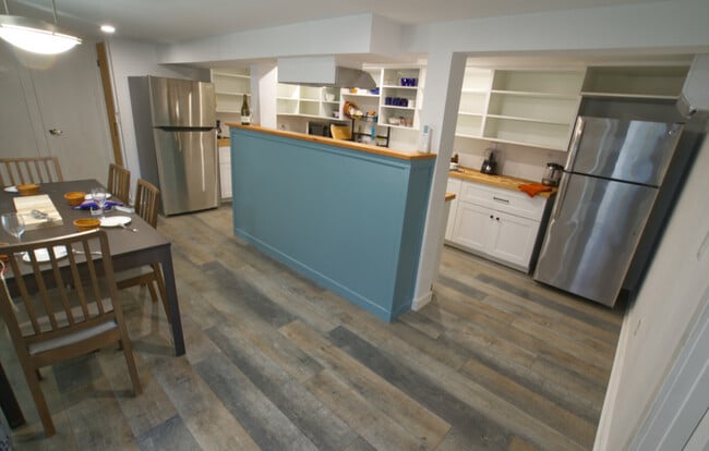 The kitchen and dining area. - 4157 SE Brooklyn St Unit B-FullFlat
