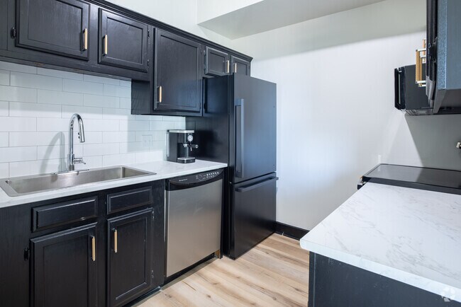 2BR, 1BA - 950SF
