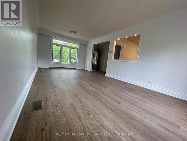 Photo - 116 Cartier Crescent