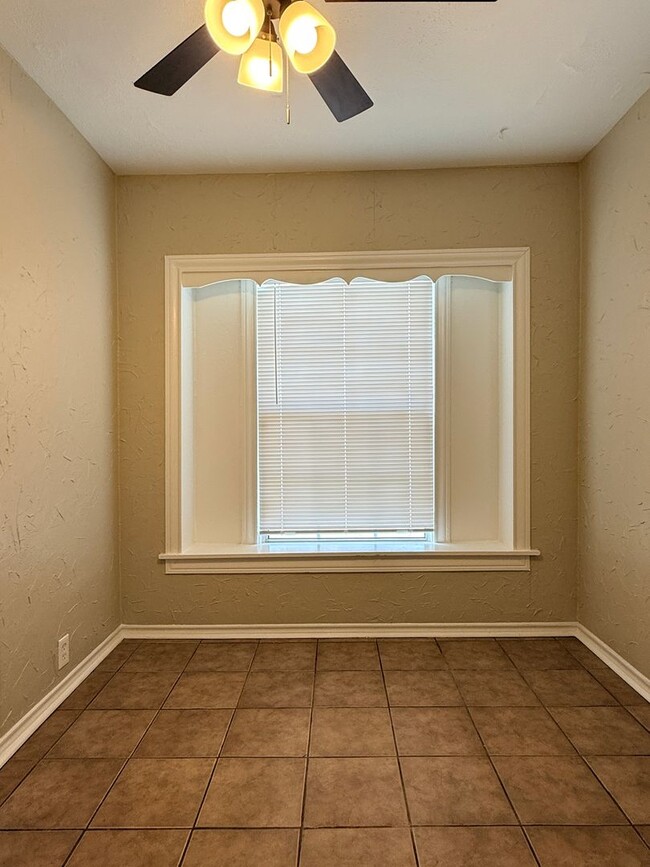 Photo - 1 Bedroom 1 Bath - Office Space - Large Yard