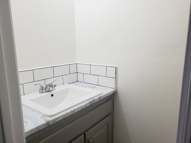 Photo - 520 Towergate Pl