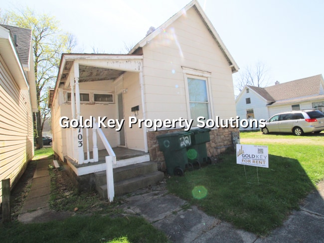 Building Photo - MUNCIE Cozy 2 BR 1 BA House with Main-Level Laundry (NO SECTION 8)