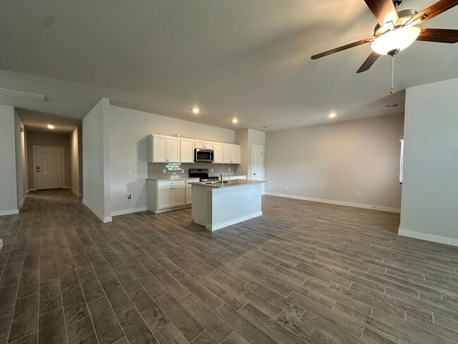 Photo - Open Floor Plan 4 Bed 2 Bath Home in Newalla on 1.31 Acre Lot!